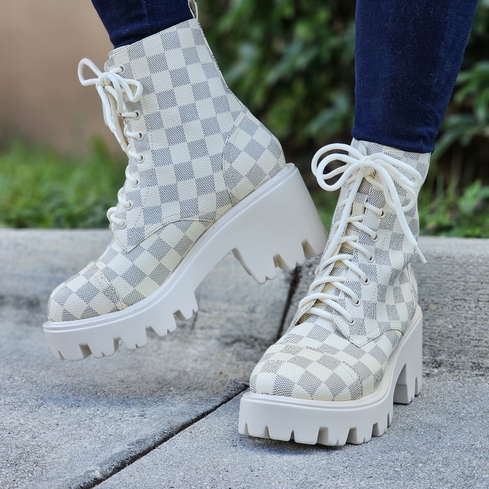 Womens Checkered Lace Up Block Heel Boots